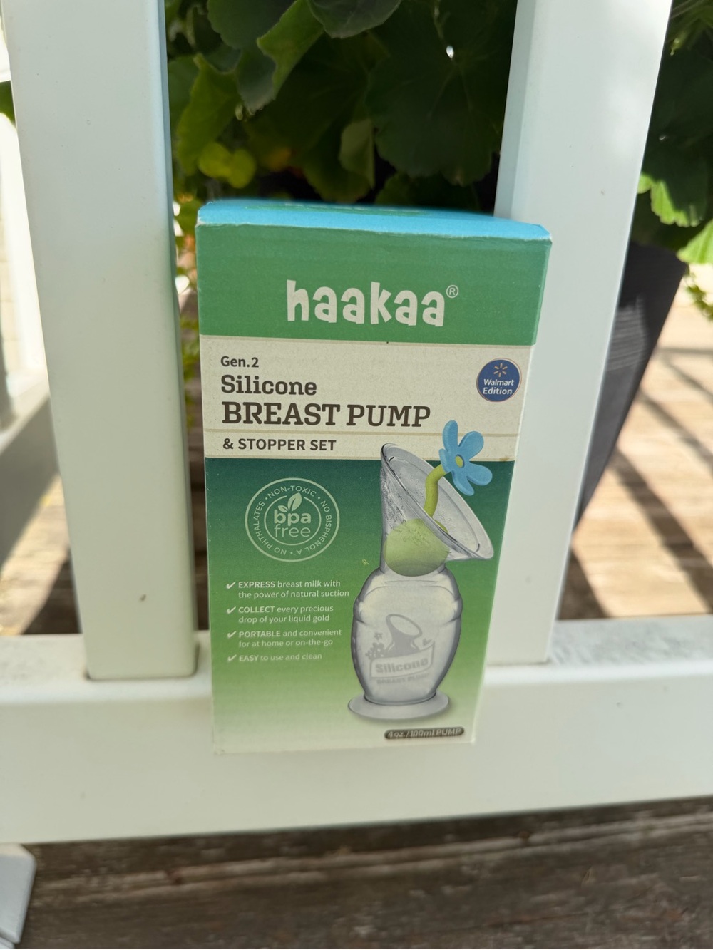 Aakaa Gen.2 Silicone Breast Pump - Mint Green & White